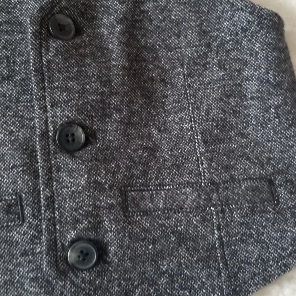 Gymboree boys' charcoal vest size 4